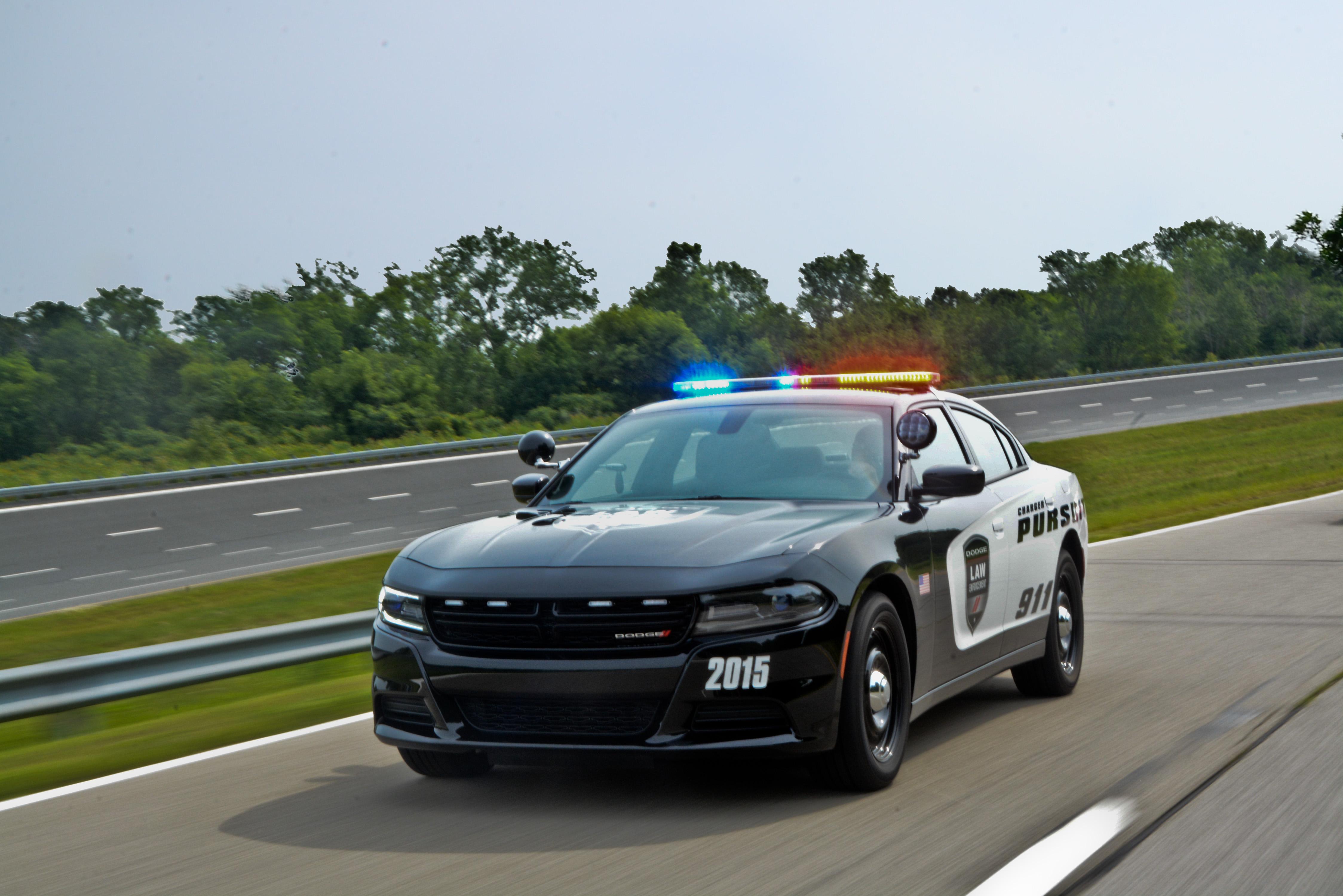 从性能上说可能出现美剧中警车紧追豪车不放的局面么?