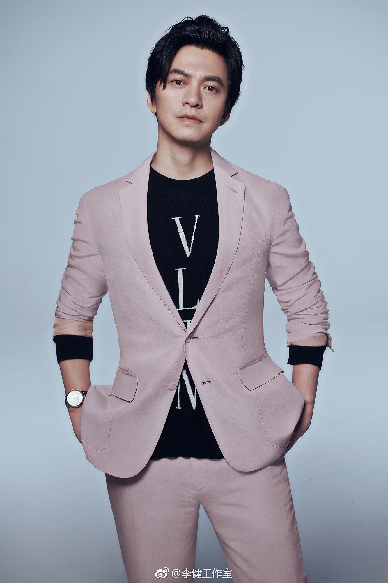 如何客观评价李健的长相和气质