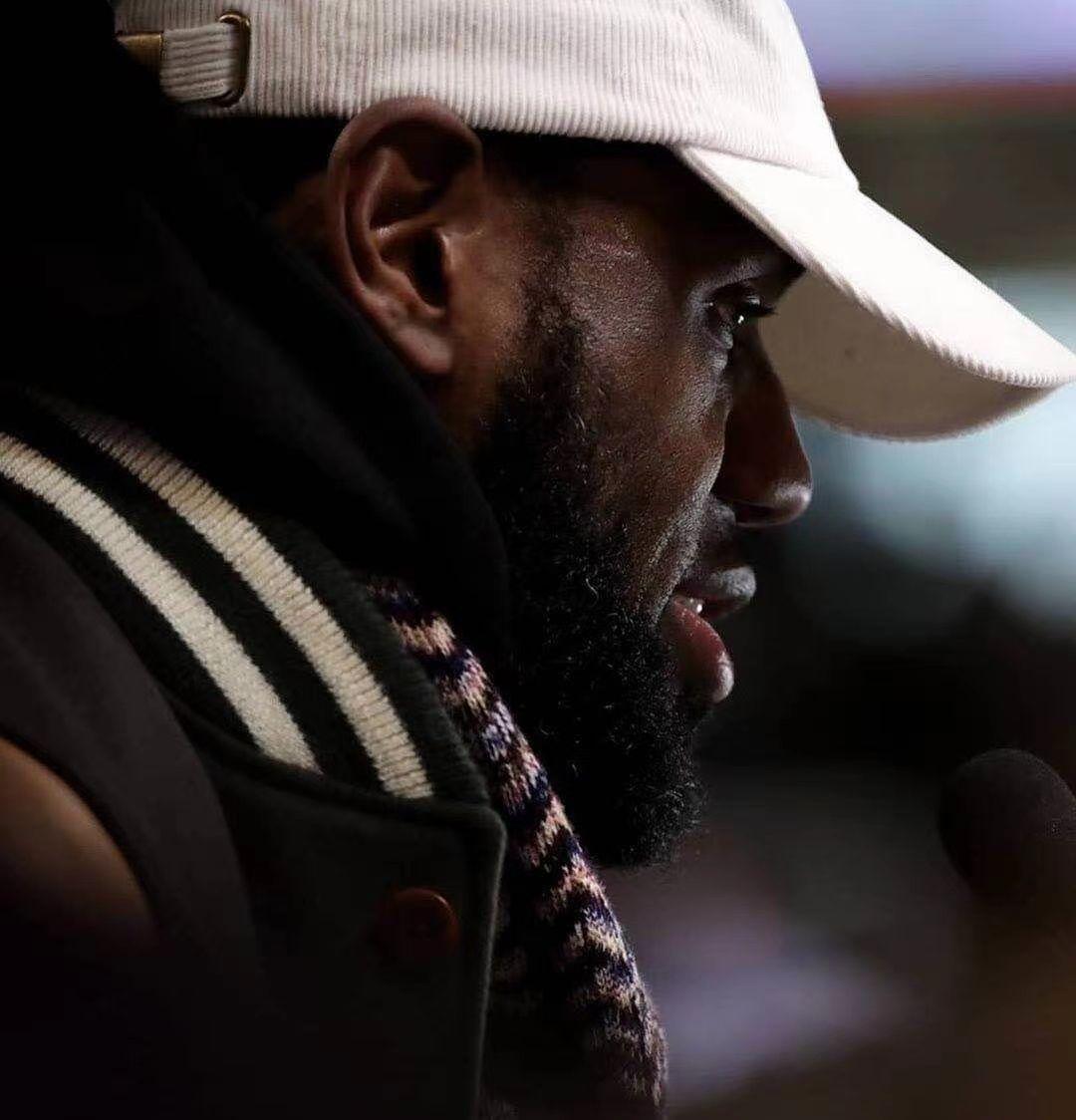 有没有勒布朗詹姆斯的高清头像或者壁纸帅一些的