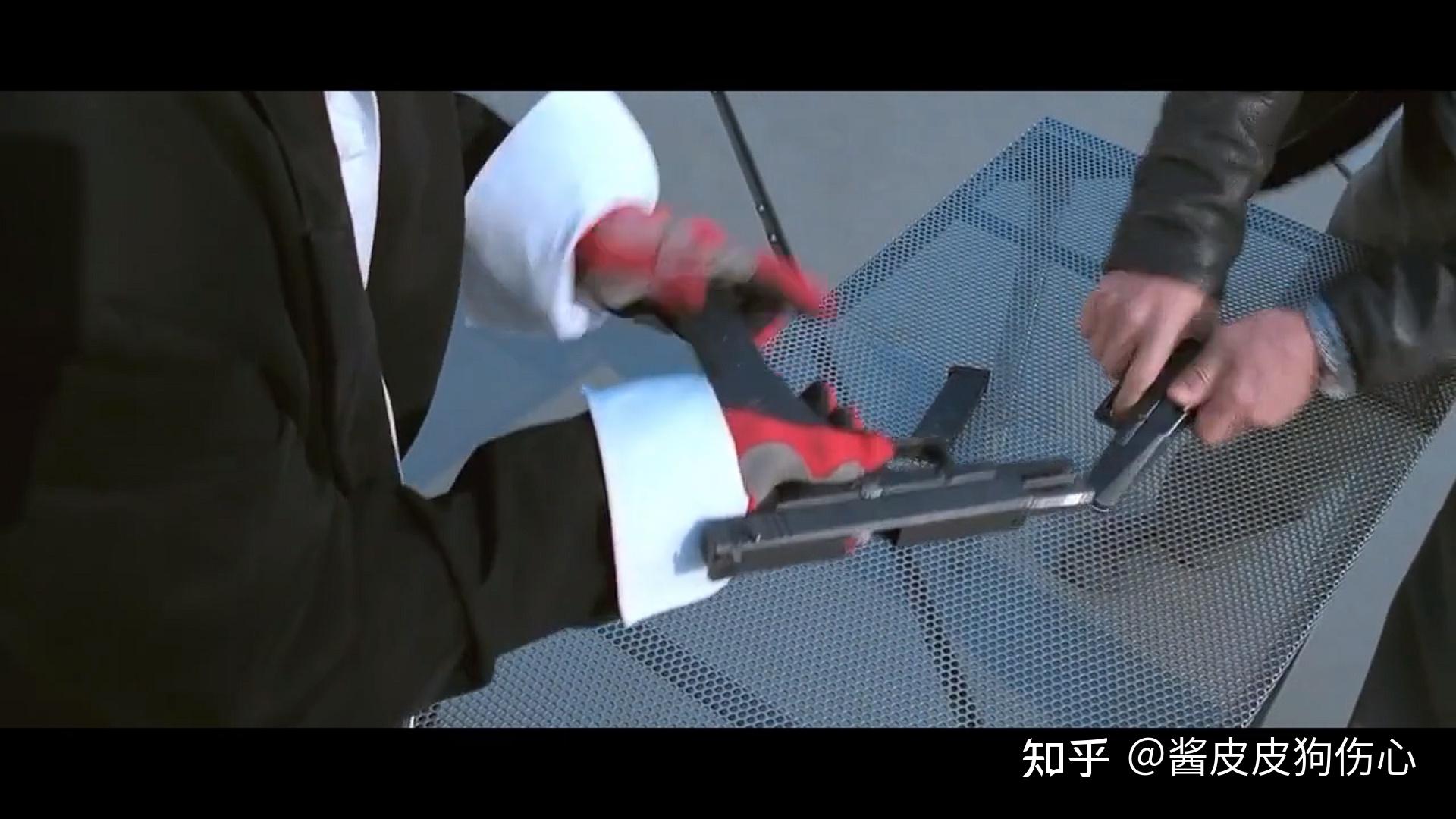 为什么新警察故事里成龙与吴彦祖两次比赛组枪结局不同