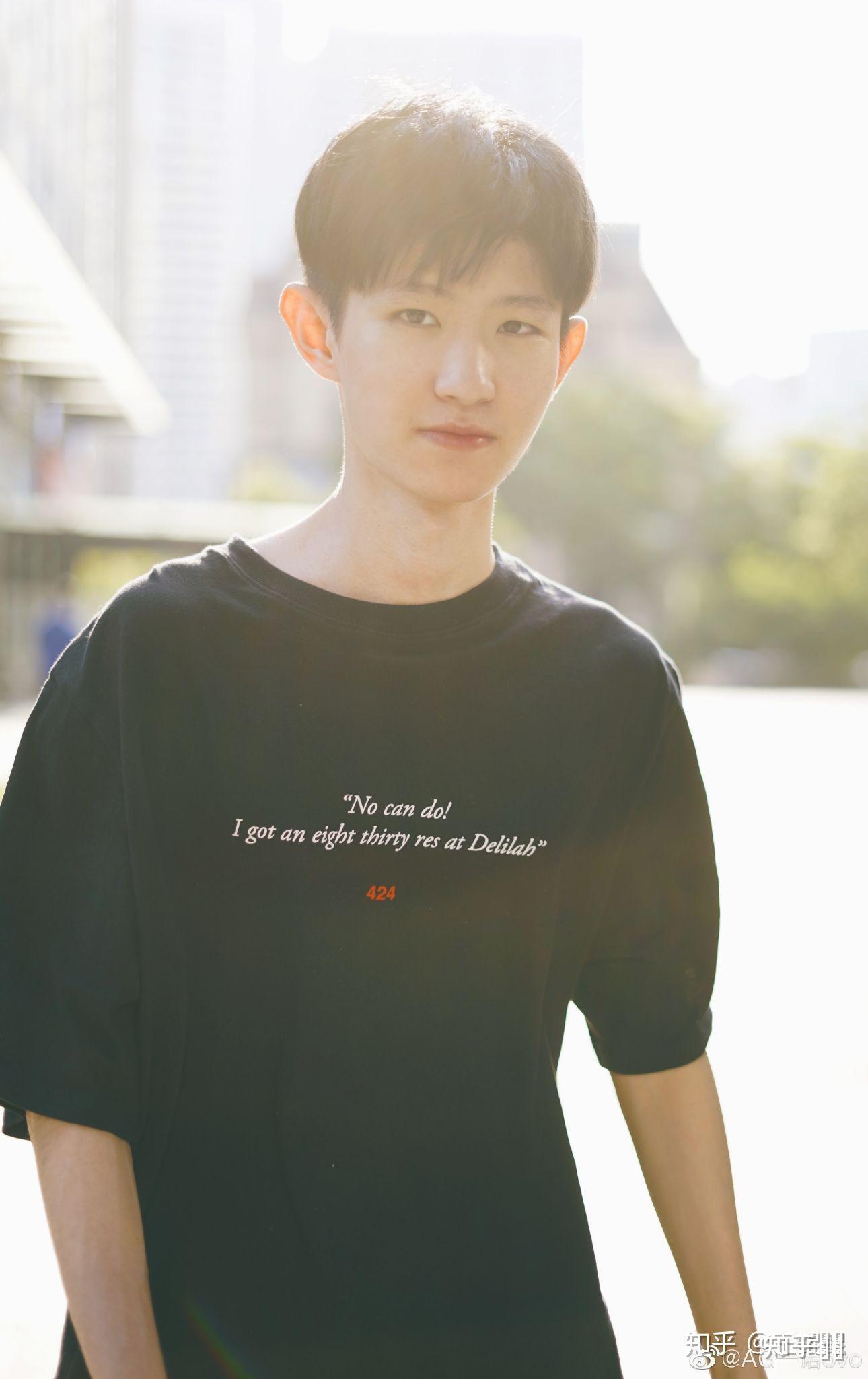 诺言是kpl最帅的选手吗