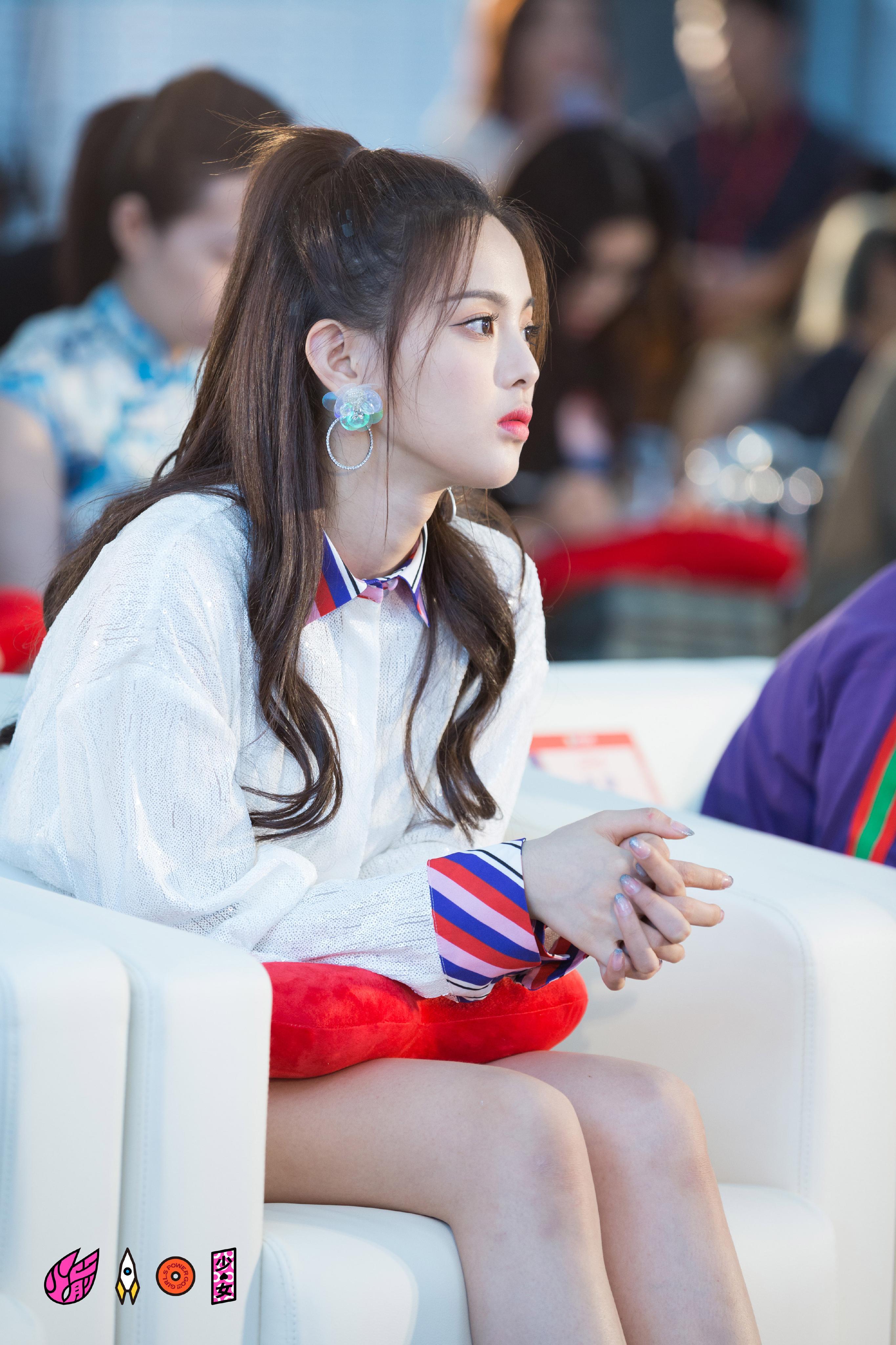 杨超越的颜值是否过誉? - 知乎