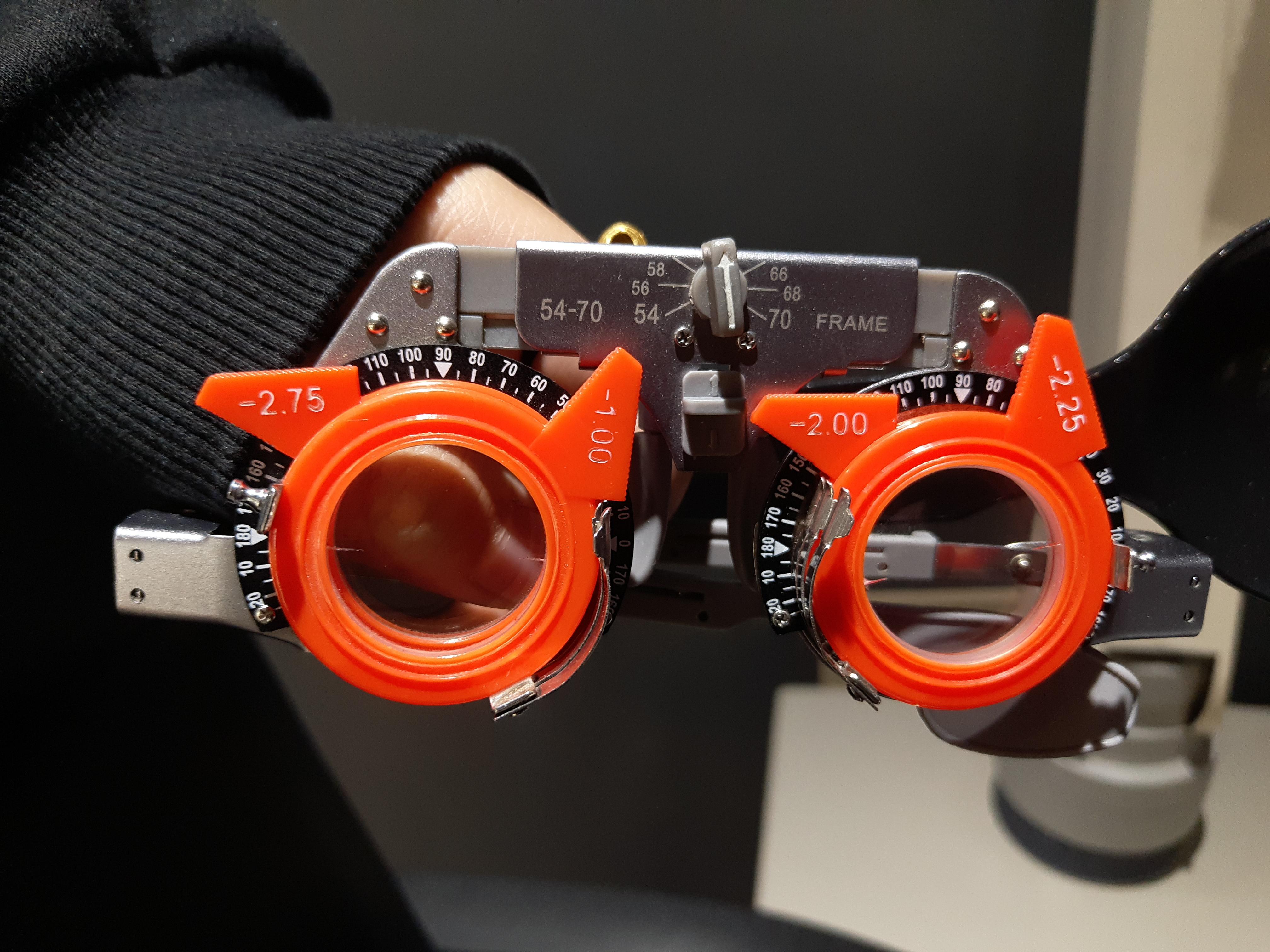 如何从验光时的插片镜看出具体配镜参数? - 知乎