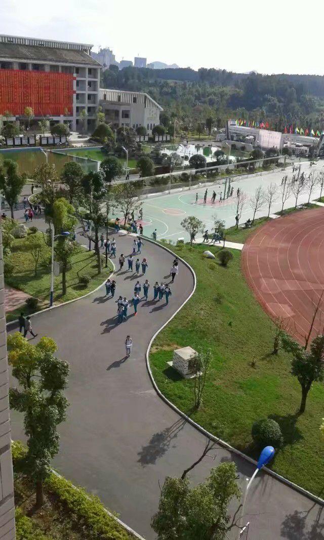 遵义南中读高一好还是遵义市四中