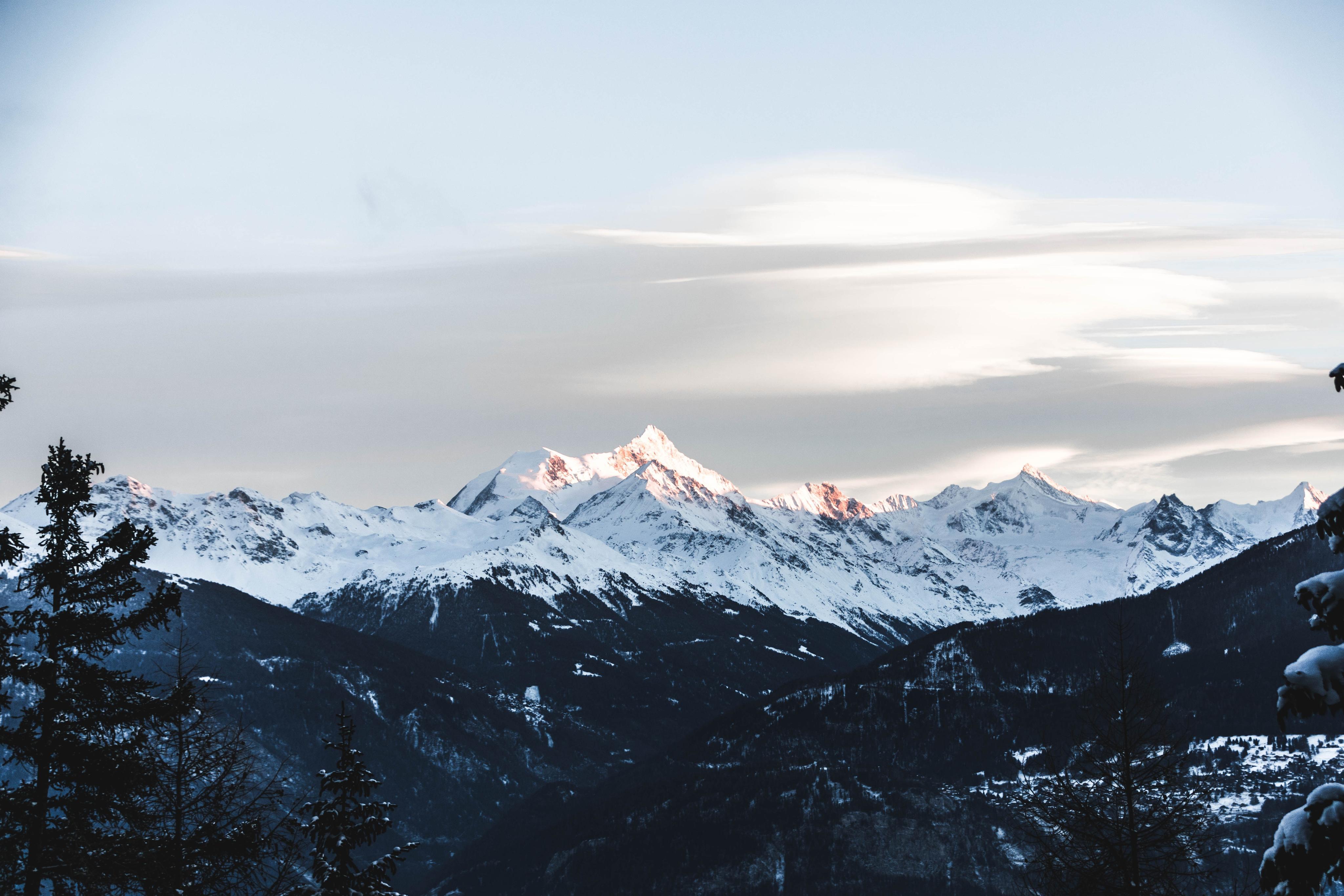 有哪些冷色调背景图/壁纸? - 知乎