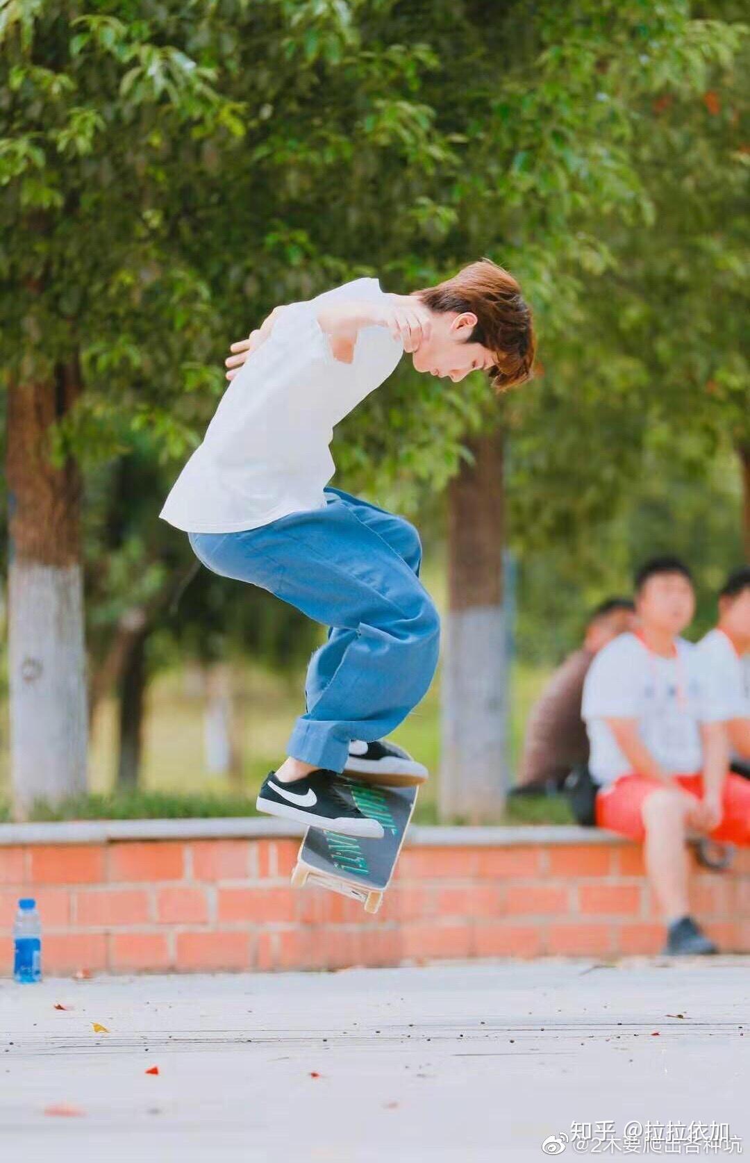 有那些王一博滑滑板的头像的图片啵