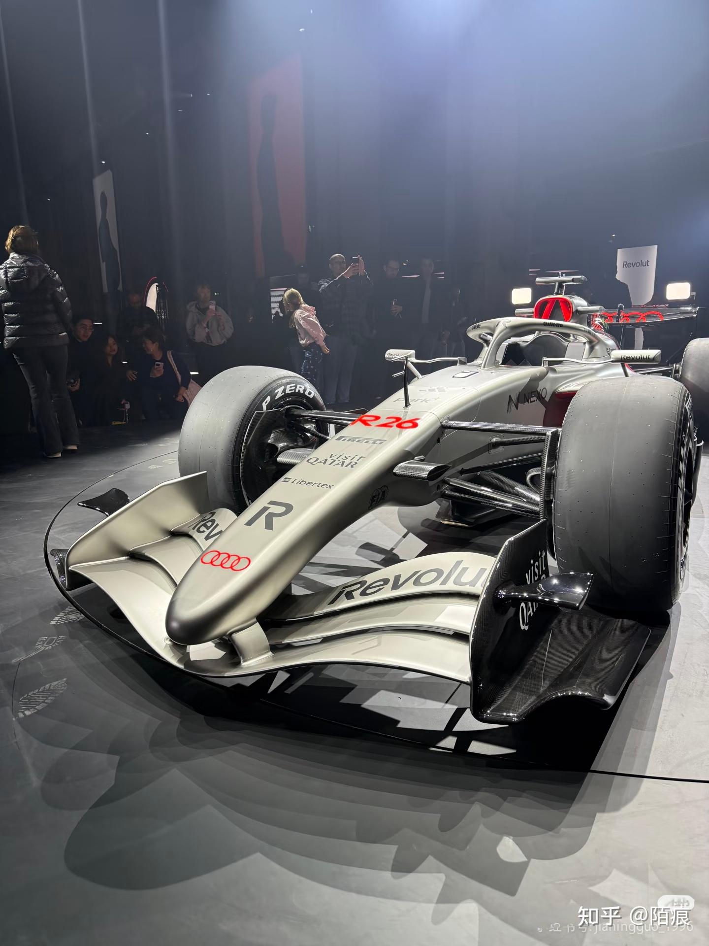 奥迪F1首车R26亮相 千匹混动+红标四环 - 知乎