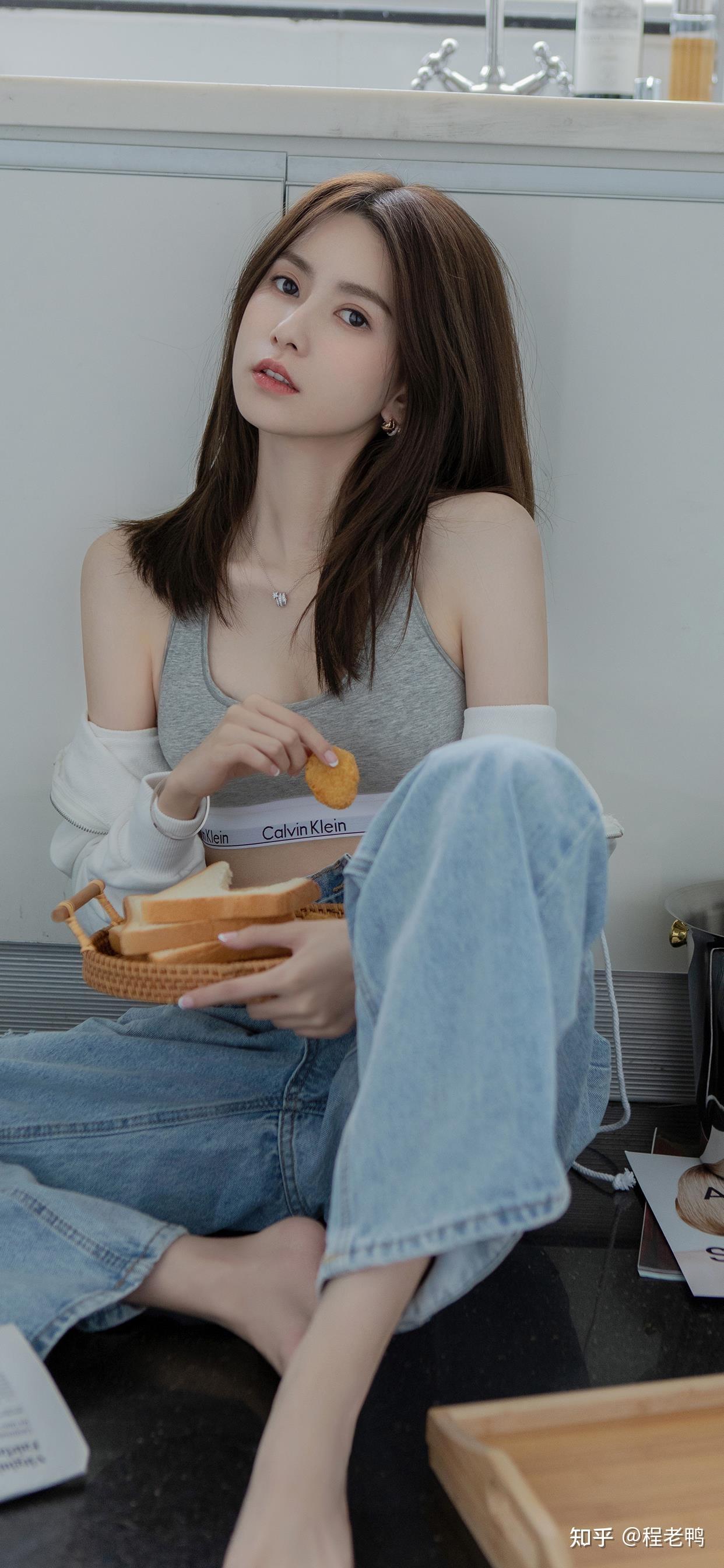 有没有男生都喜欢的性感美女壁纸?