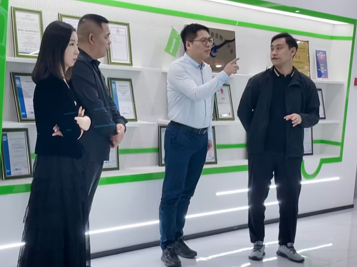 公主岭市副市长徐俊孟家村书记王成一行莅临健安分部上海科技公司交流