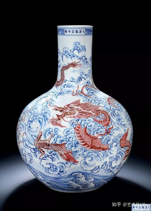 中国景徳鎮。大明成化底款，年代不明(清晚期 缠蓮枝双喜撇口瓶？ ) 。緣起物。 最低7500万，最高2.8亿，最贵的30件景德镇明清瓷器- 知乎