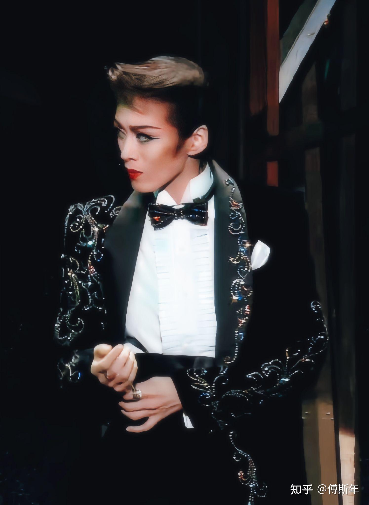 请问你最喜欢宝冢里的哪位男役?(在团退团都行)?