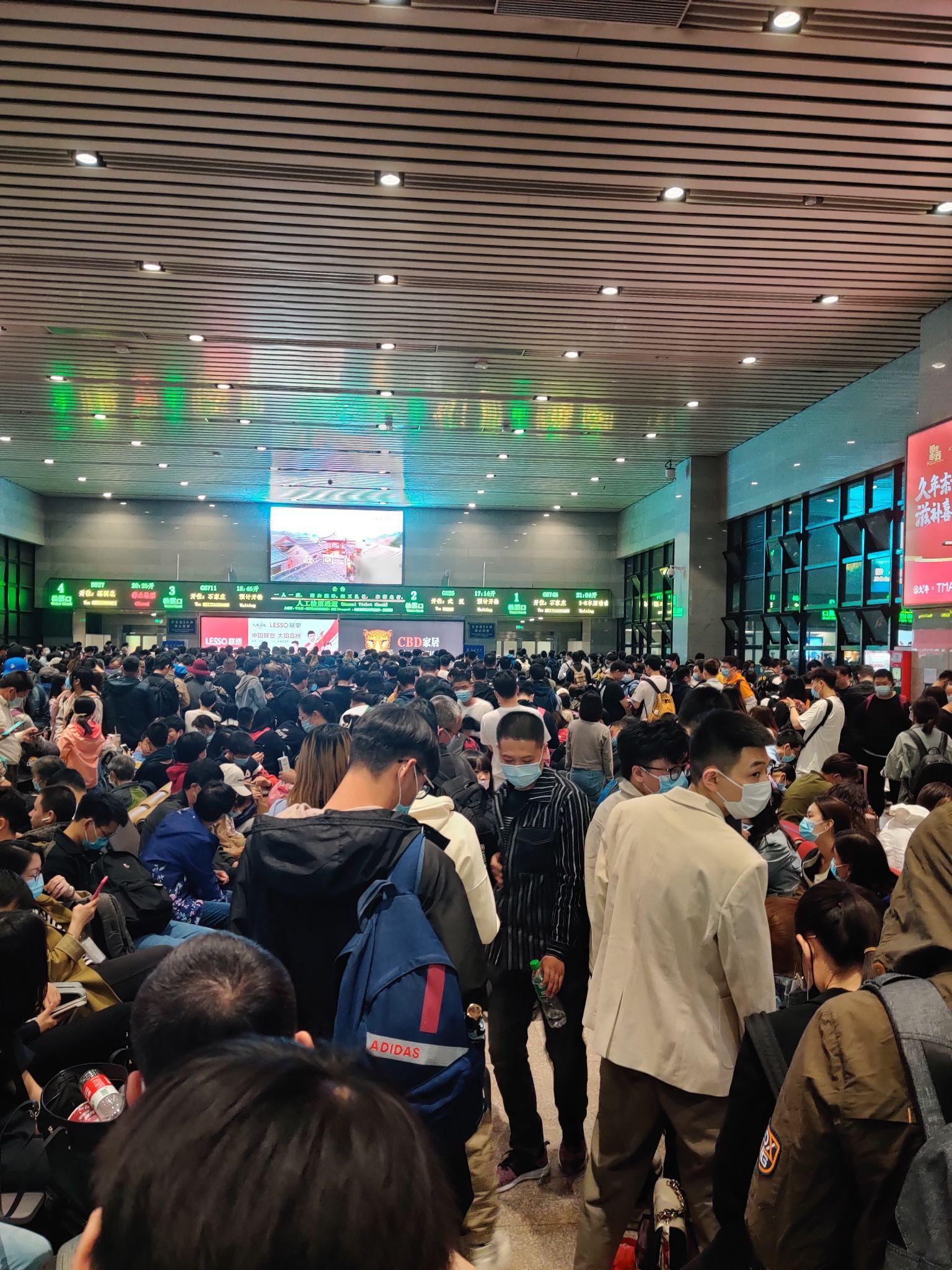 京广高铁部分列车晚点2小时以上具体发生了什么当事者需要负责任吗