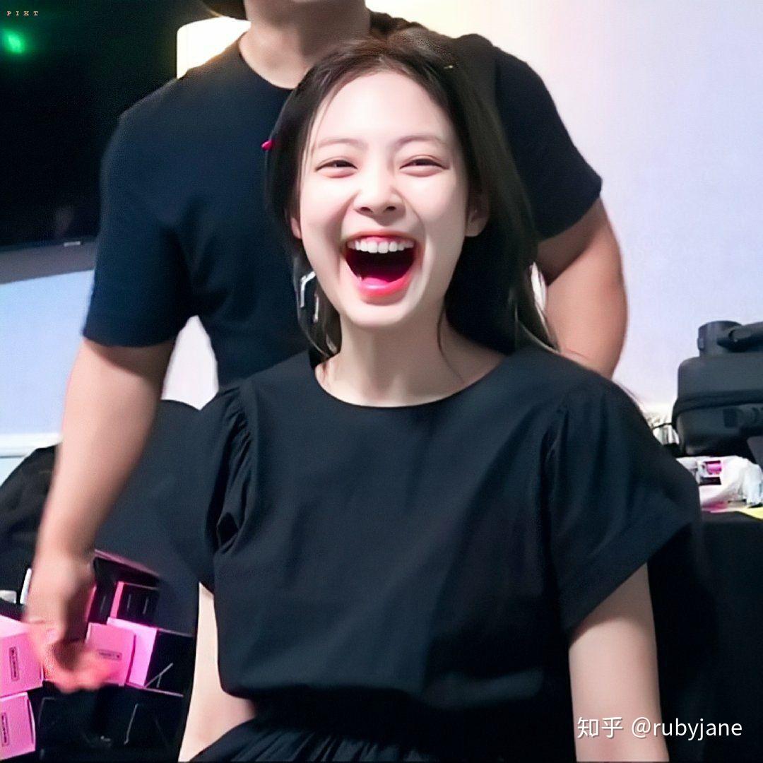 有没有blackpink里jennie露齿大笑眯眼睛的头像啊啊啊!太可爱了!