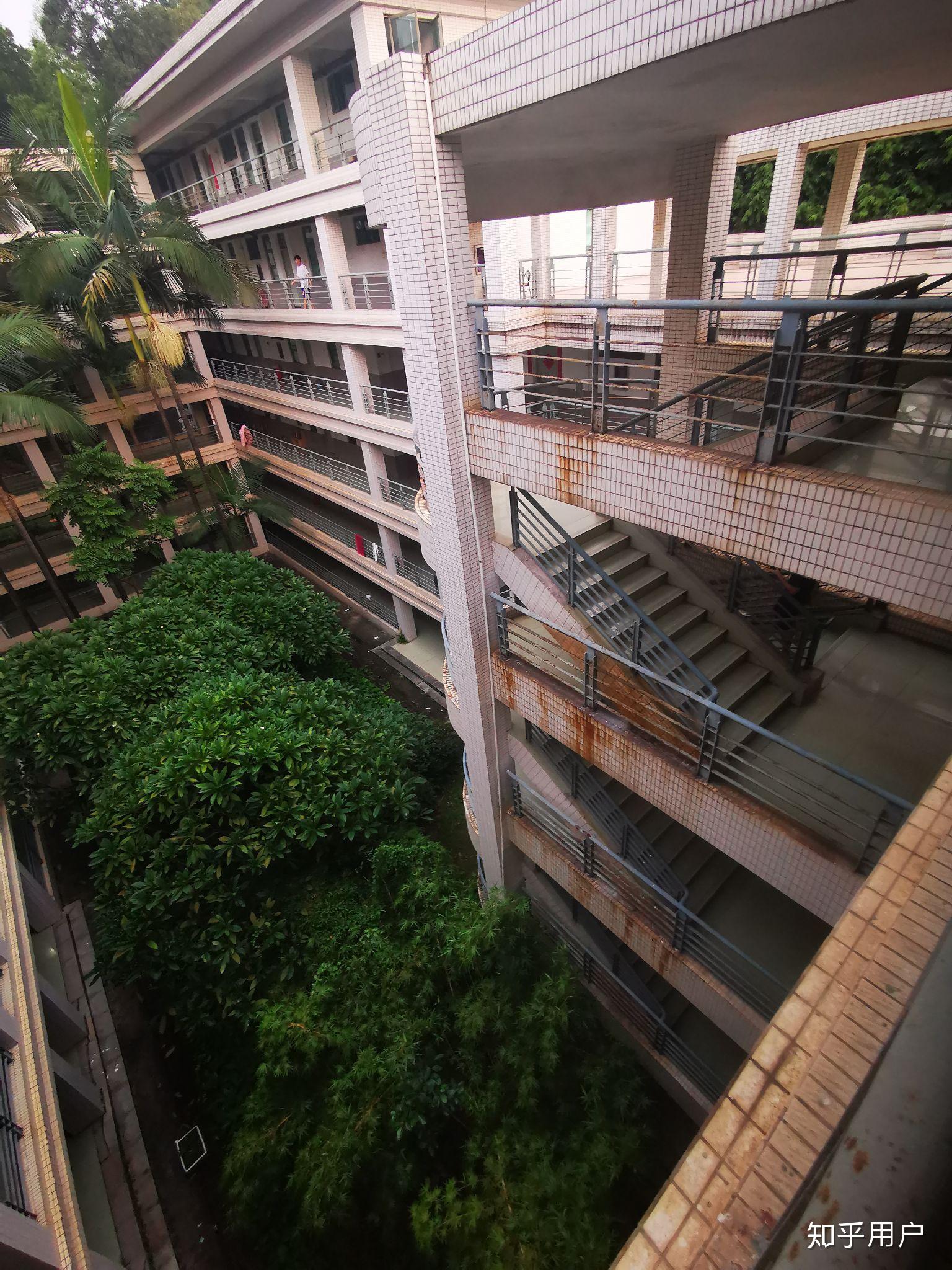 华南师范大学公开学院的南海校区说实话怎样 教学 环境这些如何?