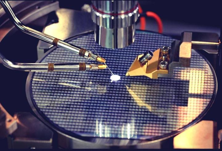 光刻机国产化疑似大突破,光刻胶三大龙头脱颖而出