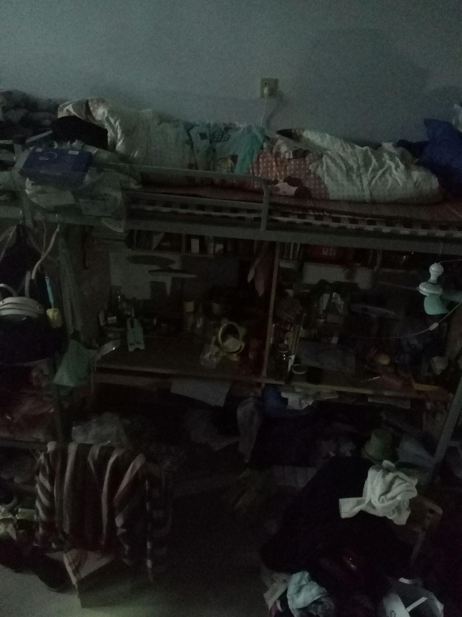 最破的大学寝室照片图片