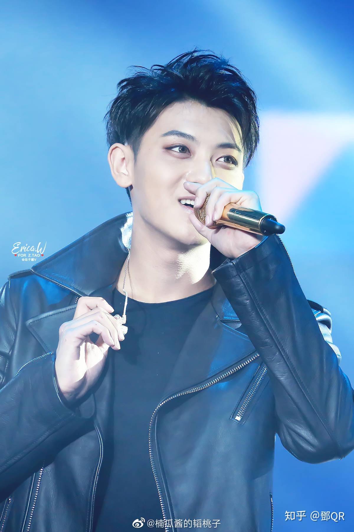 打扰一下,哪个大佬有黄子韬笑起来的照片,跪求…!