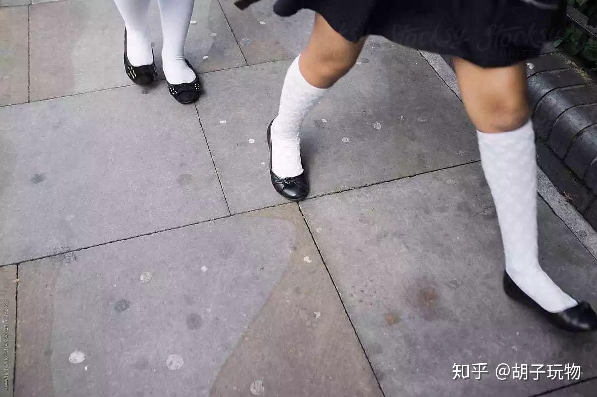 小女孩黑皮鞋图片白袜图片