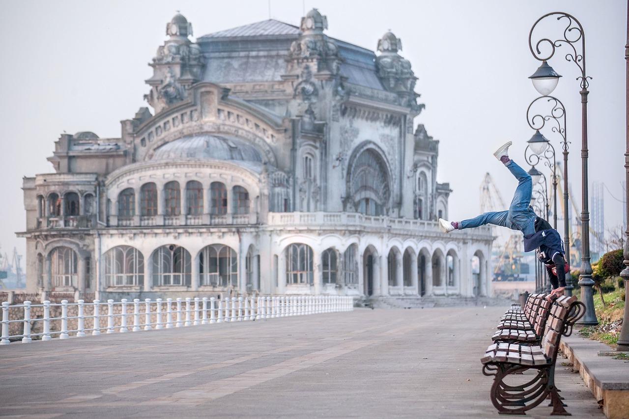 2. 观光电梯面积