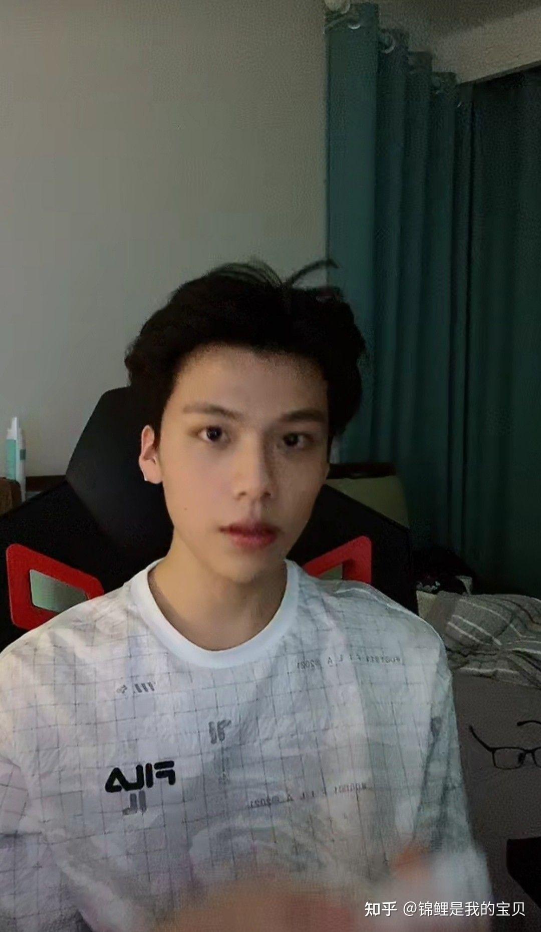 如何评价前职业选手现抖音主播锦鲤? - 知乎