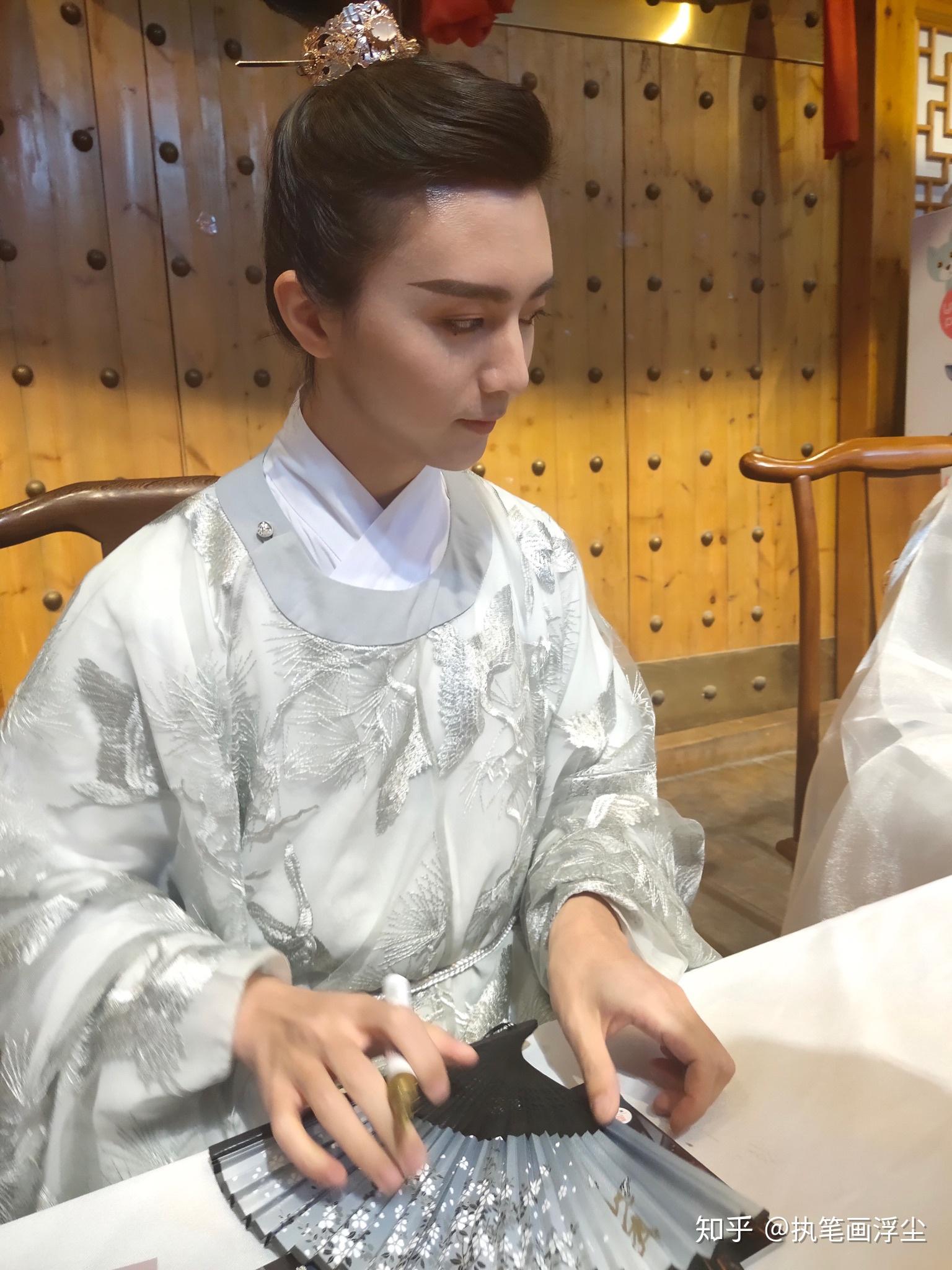 如何评价最近抖音很火的鹤川大人