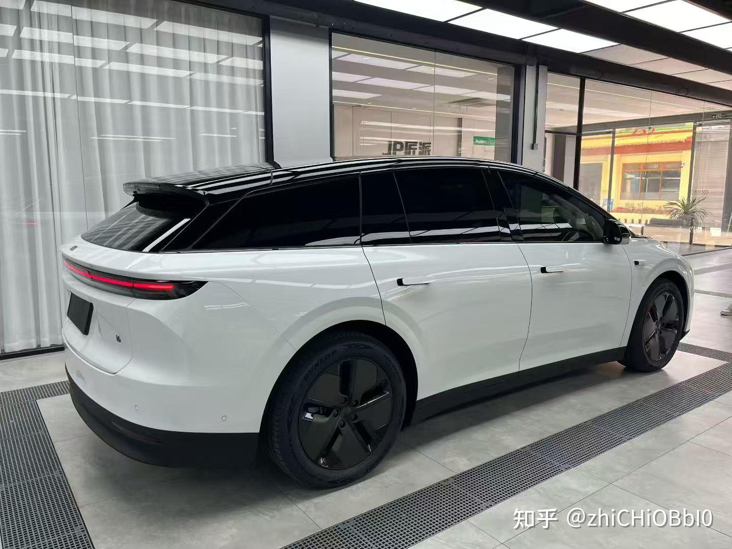 佛山汽车贴膜去哪靠谱?佛山匠派尊膜无尘施工有什么优势?