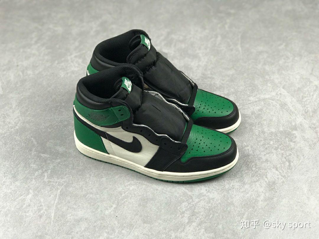 为什么aj1黑绿脚趾的鞋舌有的是白色有的是黑色