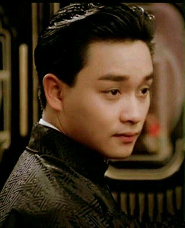如何评价《胭脂扣》中张国荣饰演的十二少?