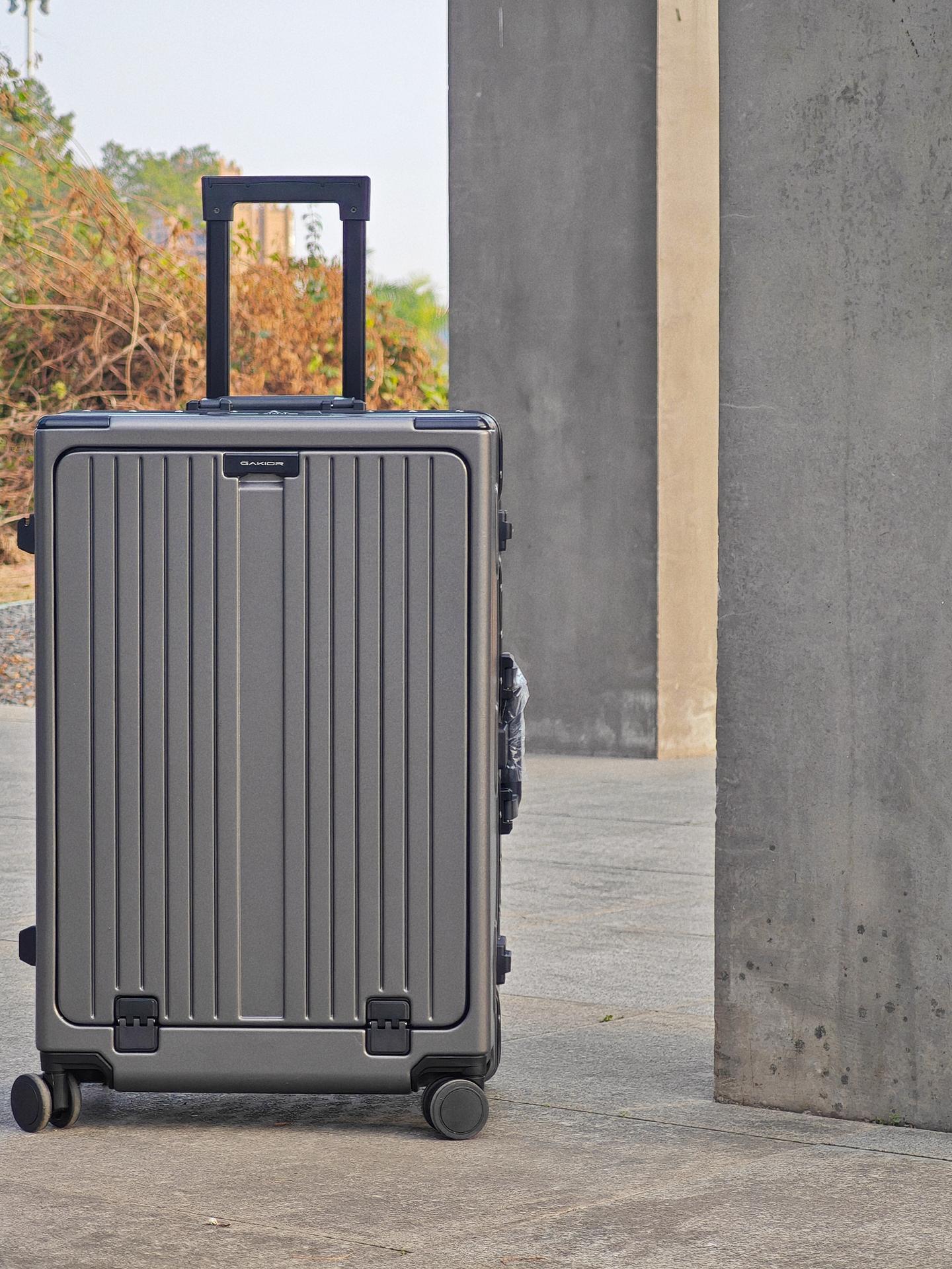 GaKior非时尚6防行李箱测评：200KG承重+4层进口科思创，出行首选