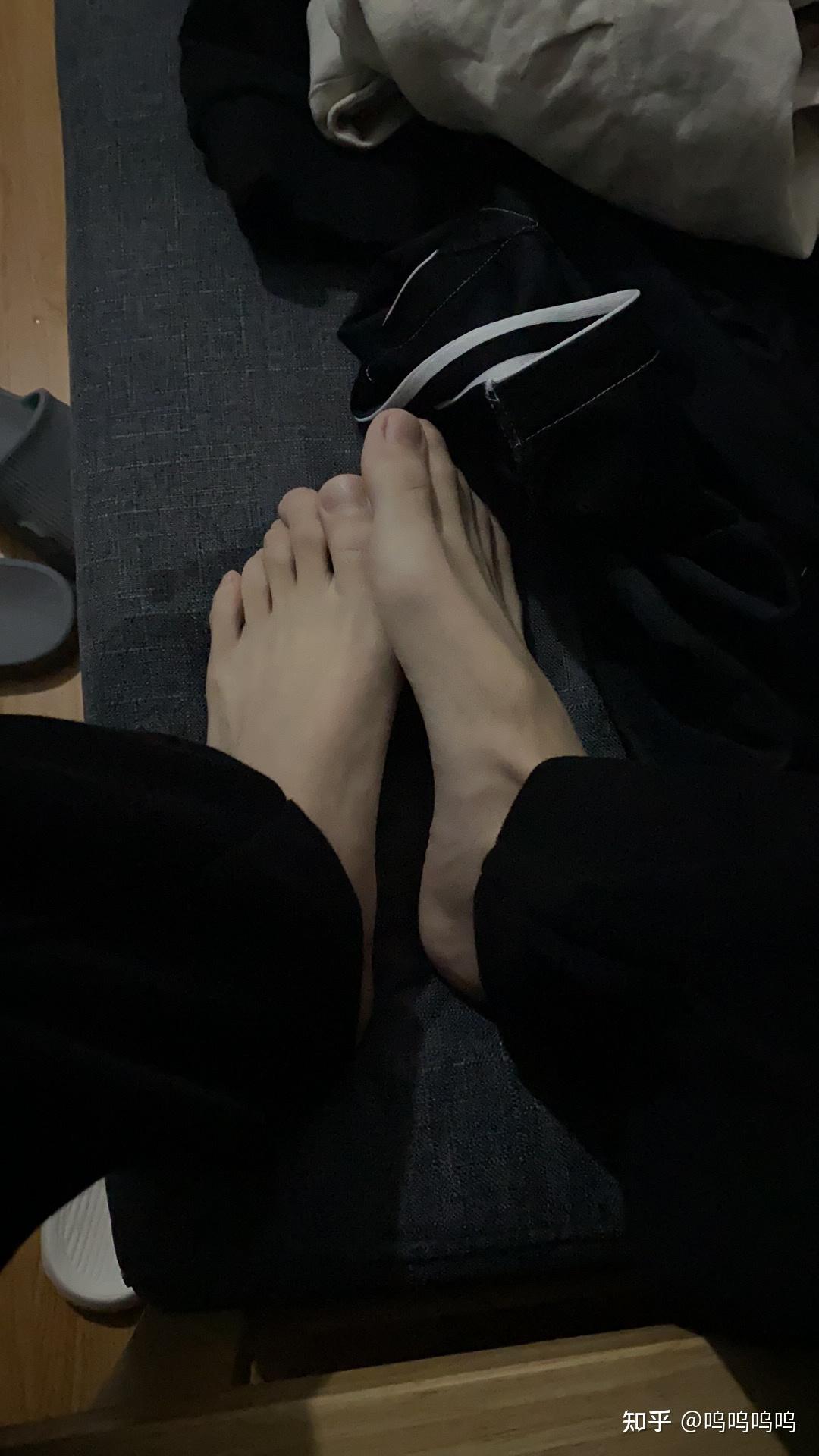 男生的脚什么样算好看?