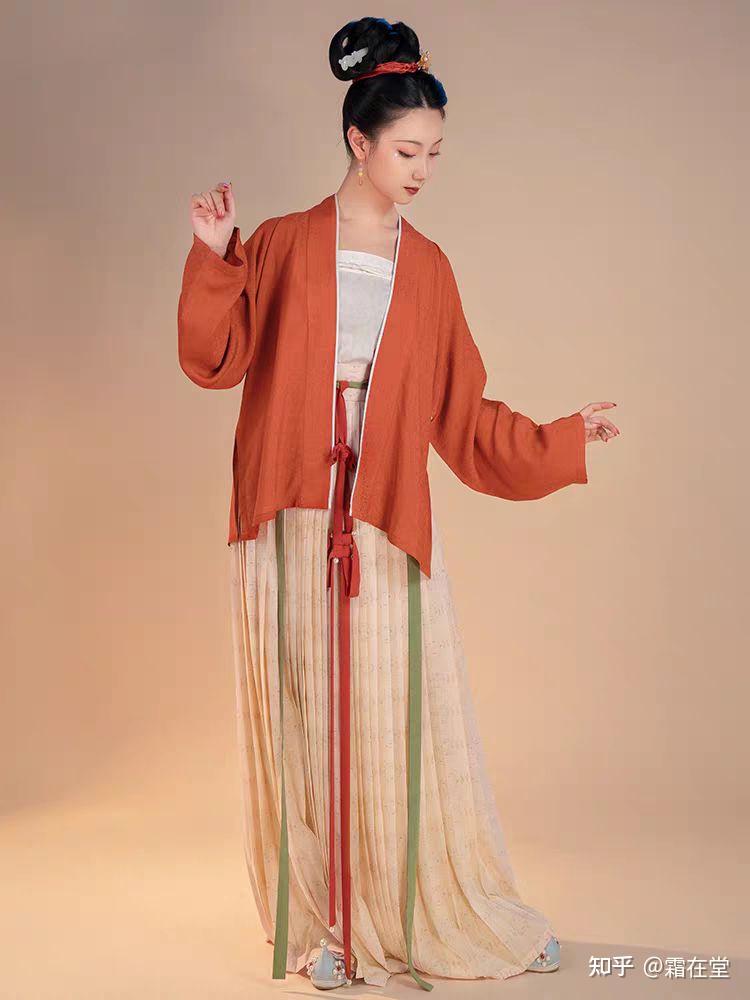 怎么看《大宋宫词》里后宫的服饰妆容及走路的姿态感官像演成了日系?