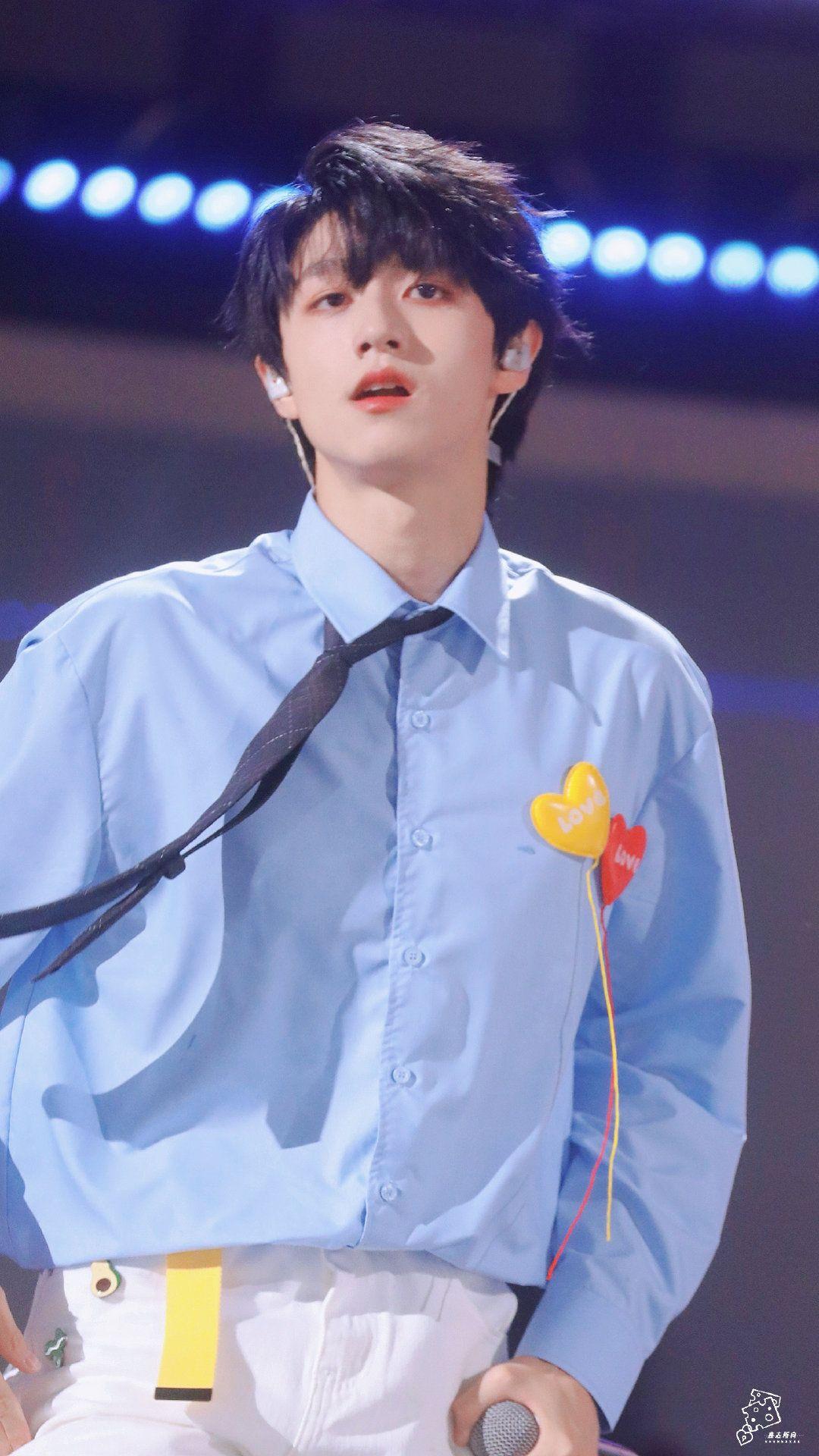 重庆七中的校草朱志鑫长得多好看