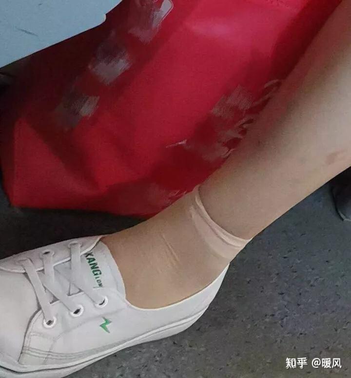 女生的脚真的都不臭吗为何是否有原因