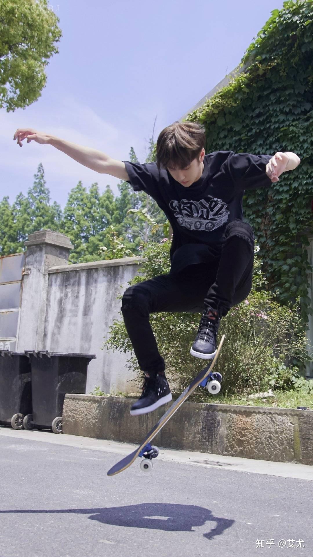 有那些王一博滑滑板的头像的图片啵