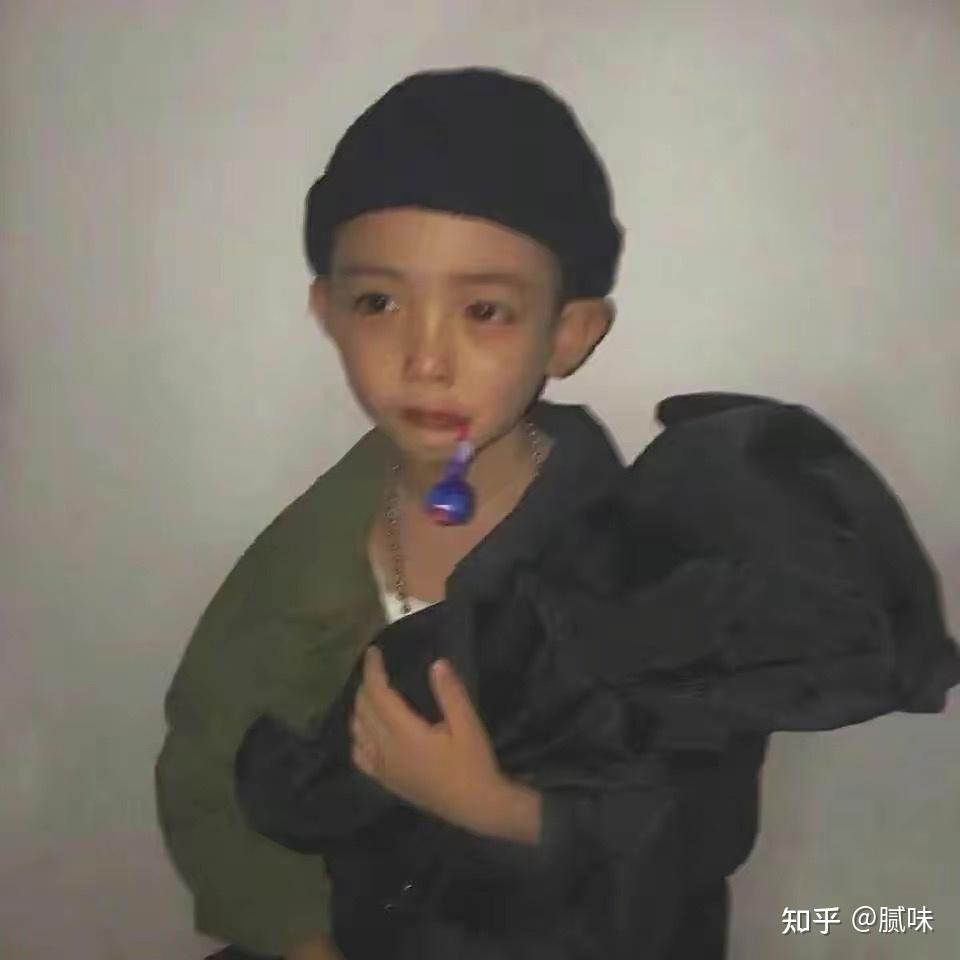 小男孩吃棒棒糖的头像