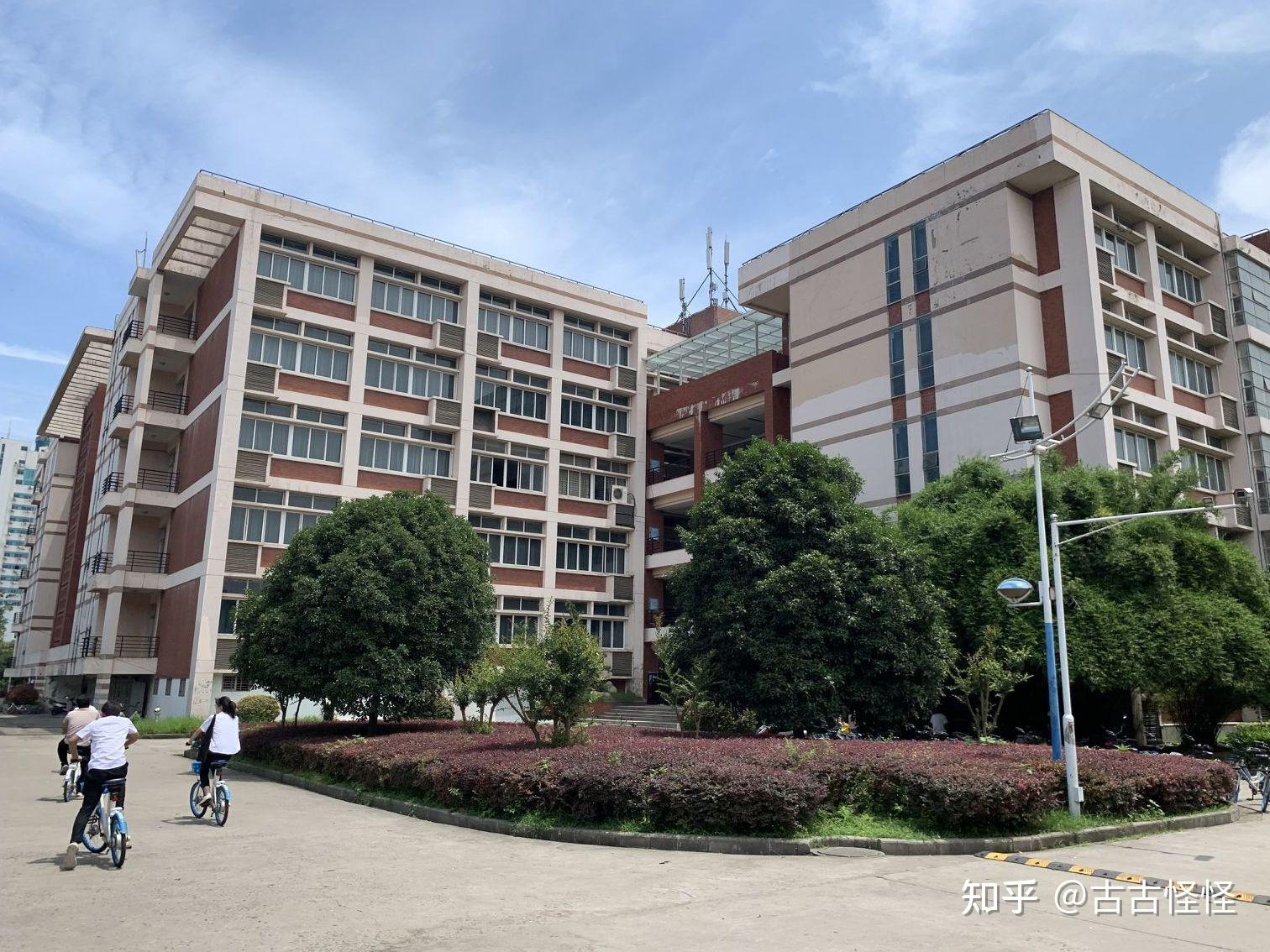 长江大学的优缺点有哪些?(包括教学质量,校园宿舍环境,体育场馆设施)?