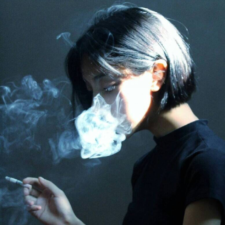 有哪些帅气的女生头像或壁纸?