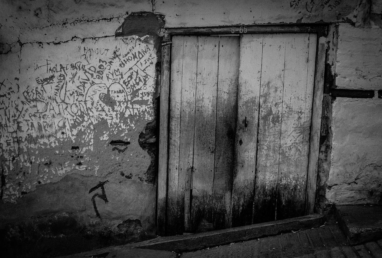 墙面污渍清除步骤