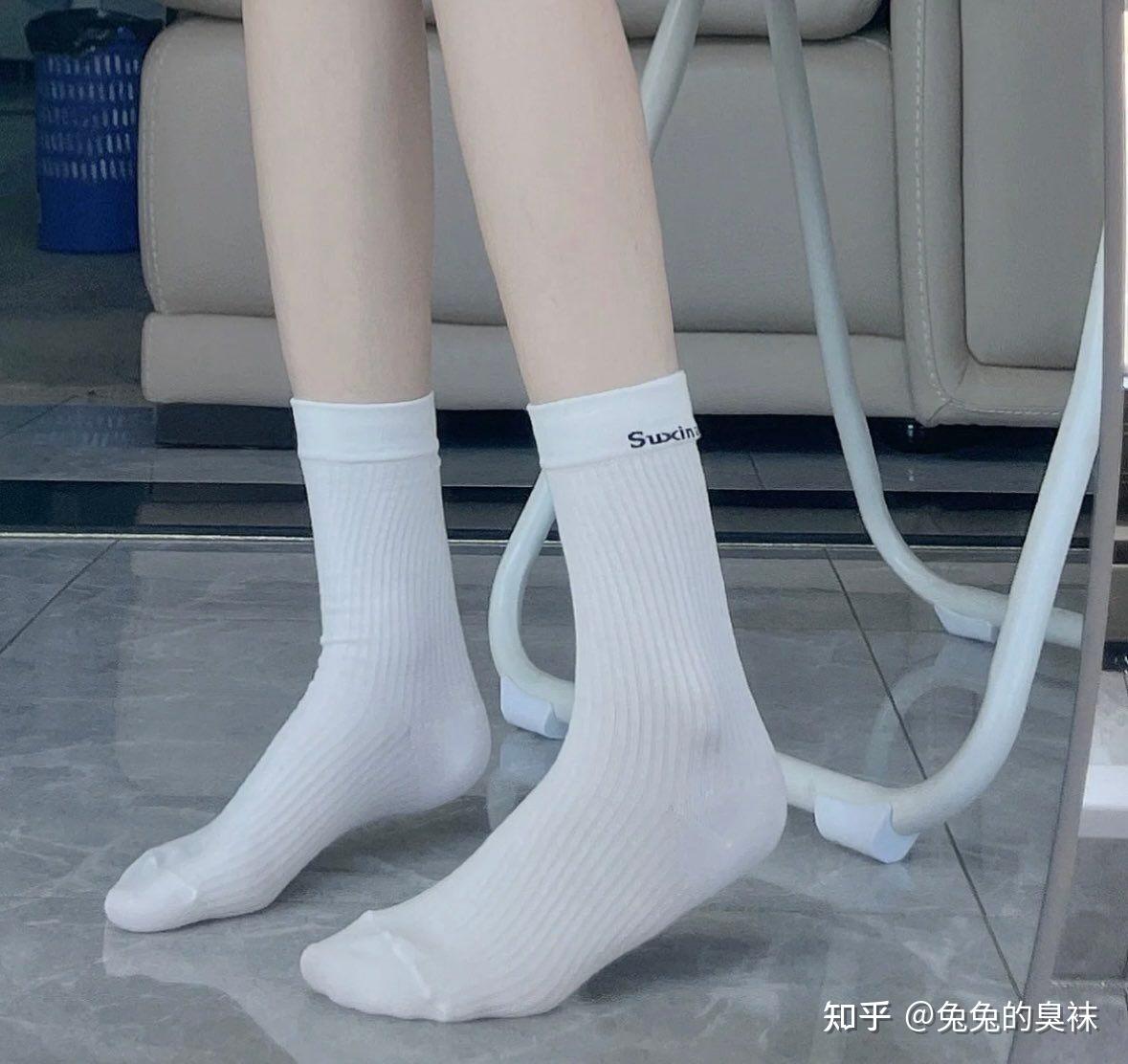 女生白色短袜小脚图片