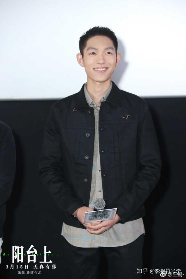 如何评价电影《阳台上》王锵的演技? - 知乎