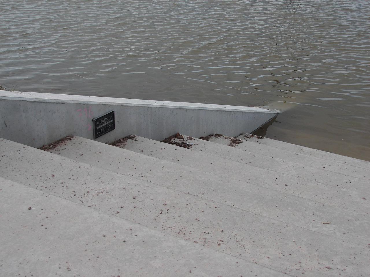 2. 冷凝水排放问题