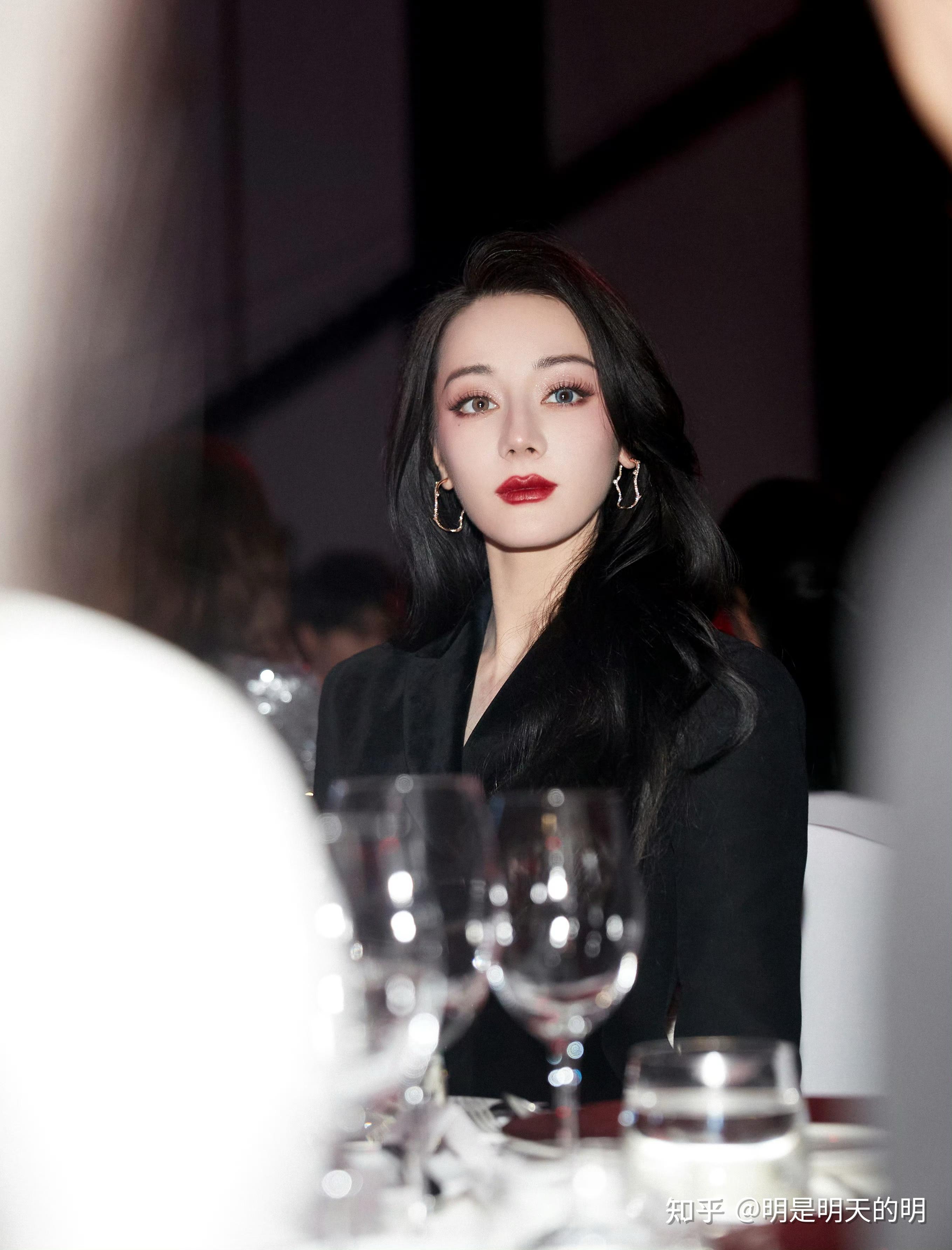 想问一下大家觉得elle红毯上迪丽热巴的造型到底到底怎么样