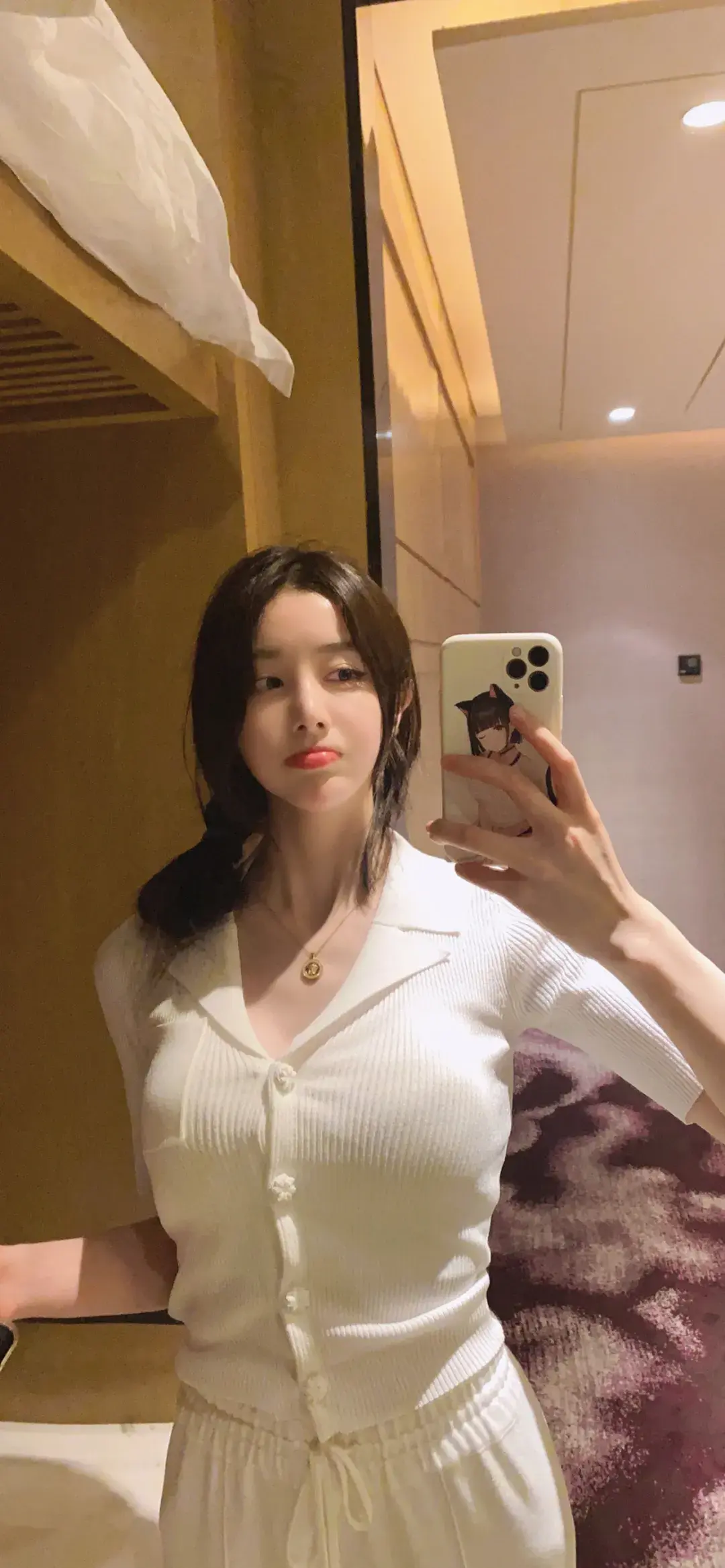 有没有那种禁欲系的污污的壁纸呀? - 知乎