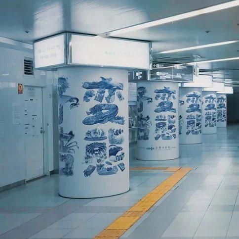日本地铁广告见识一下极致的变态