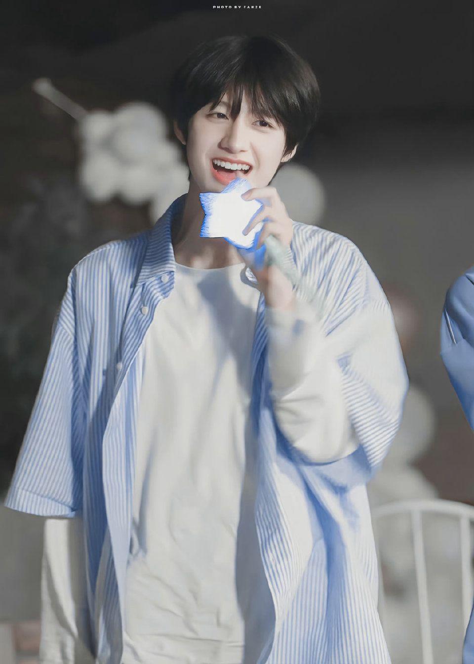 重庆七中的校草朱志鑫长得多好看