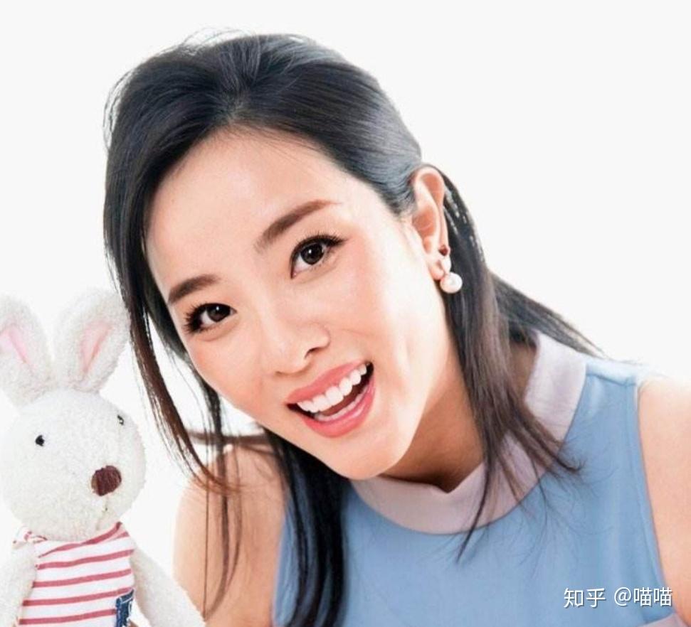 如何评价央视主持人李思思?