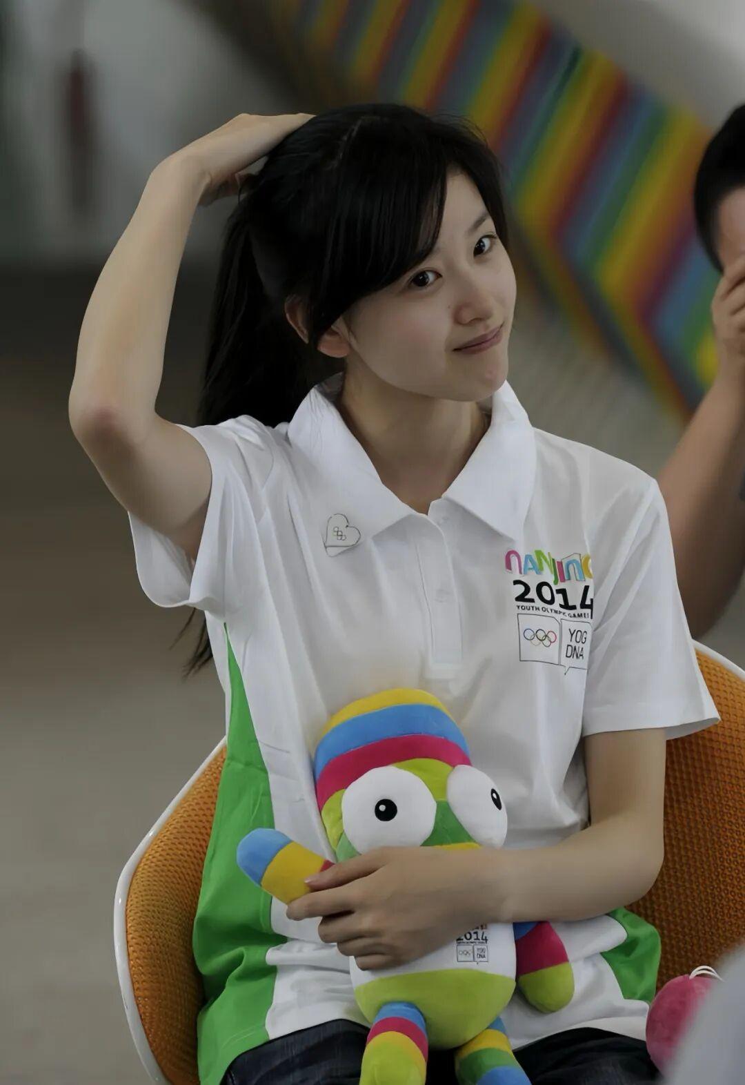 从京东老板娘,到600亿商业大亨,到Vogue客座总监,章泽天凭什么? - 知乎