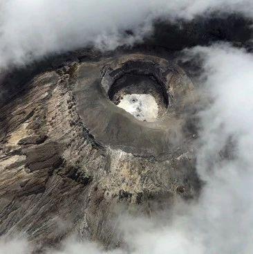 贝伦火山图片