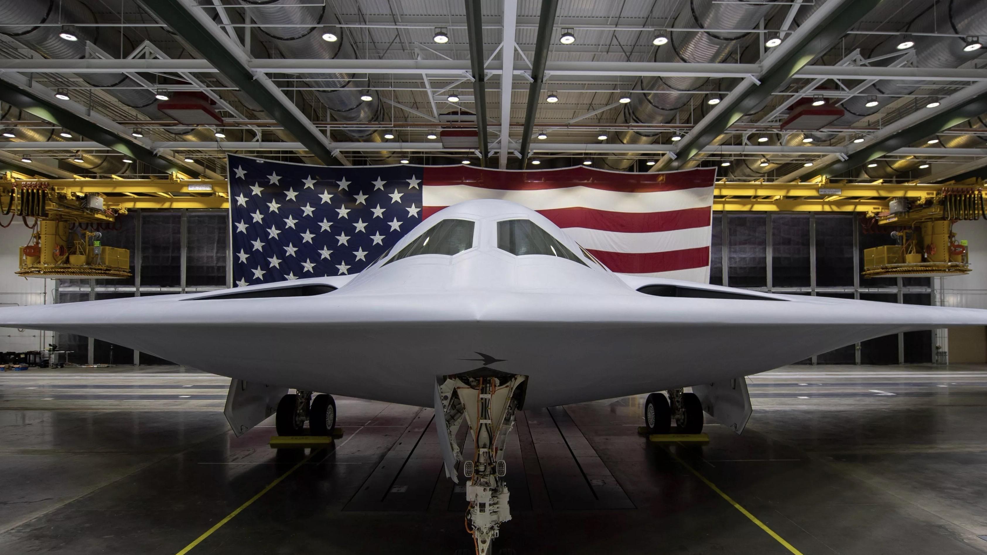 美国空军公开 b-21「突袭者」隐身战略轰炸机,称之为「第六代系统中的