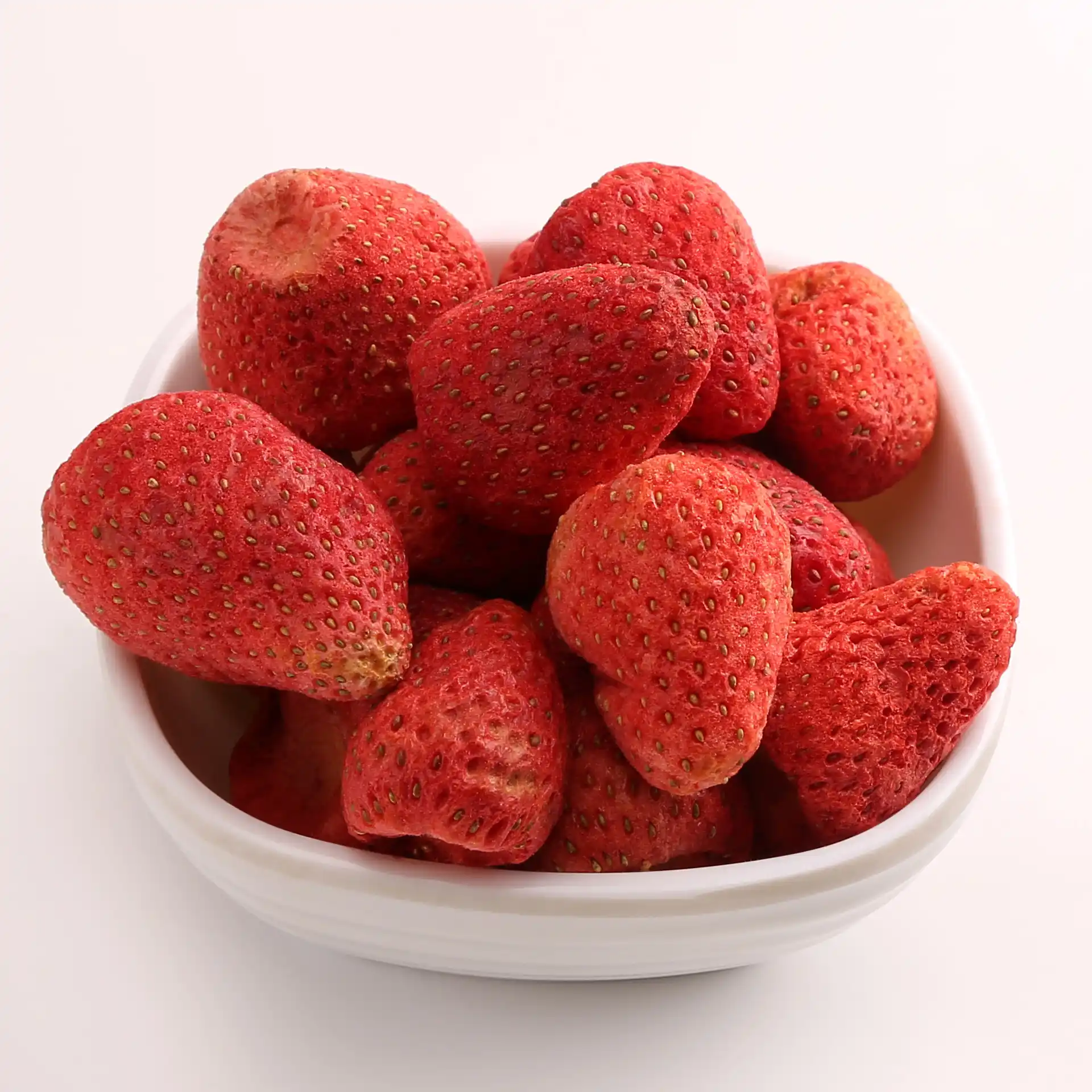 冻干草莓测出 20 多种农药，却因国标没有其限量标准无法立案，暴露出哪些问题？长期吃会有哪些危害？